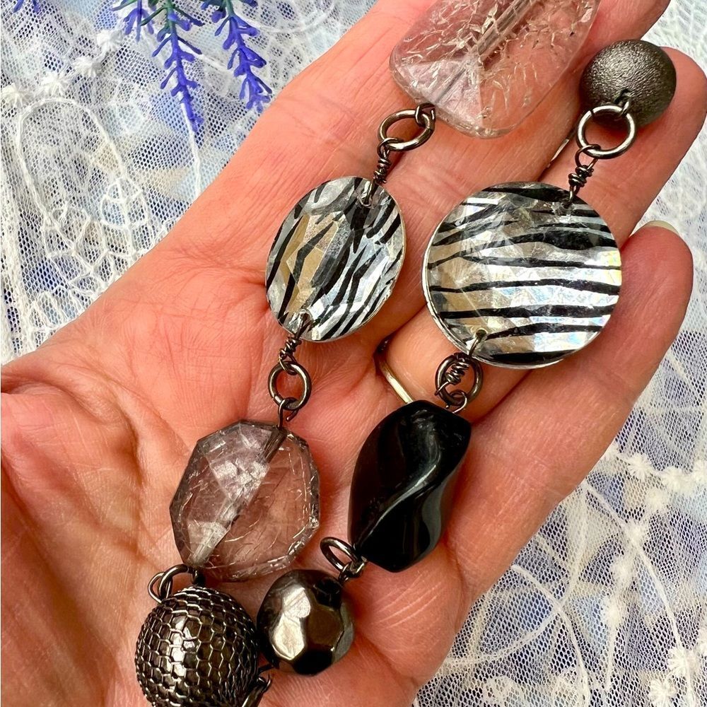 Vintage 80’s Long Zebra & Gunmetal Disco Necklace - Picture 6 of 7